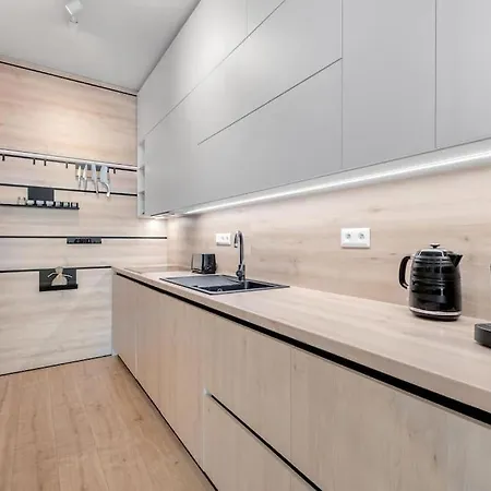 On The Danube, Center, Free Parking Apartment Bratislava