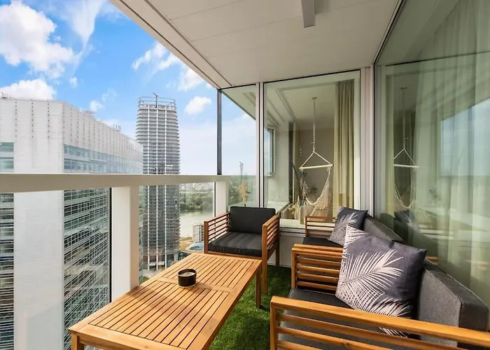 On The Danube, Center, Free Parking 아파트 브라티슬라바